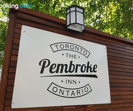 Pembroke Inn Торонто Экстерьер фото