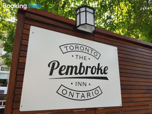 Pembroke Inn Торонто Экстерьер фото